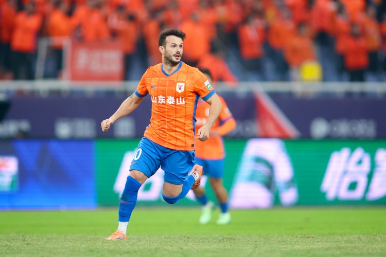 网页版登录入口-媒体人：泰山为瓦科提供1+1合同，双方一拍即合